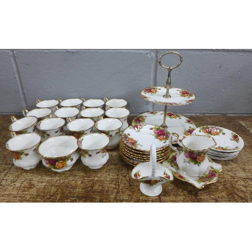 679A - A collection of Royal Albert Old Country Roses tea wares, ashtray chip to rim **PLEASE NOTE THIS LOT... 