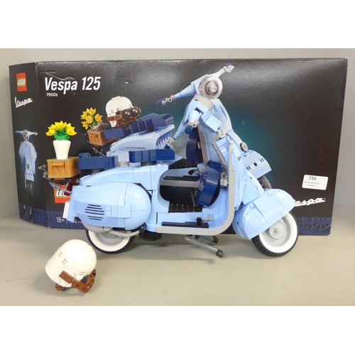 726 - A Lego 1960s Vespa 125, with box, 10298