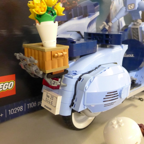 726 - A Lego 1960s Vespa 125, with box, 10298