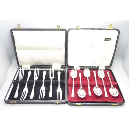 792 - A cased set of six silver spoons, Sheffield 1862-63, 110g, and a cased set of six silver dessert for... 