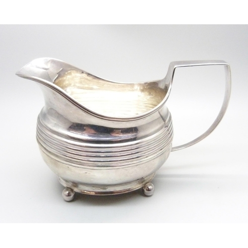 795 - A Georgian silver jug, mark worn, 116g