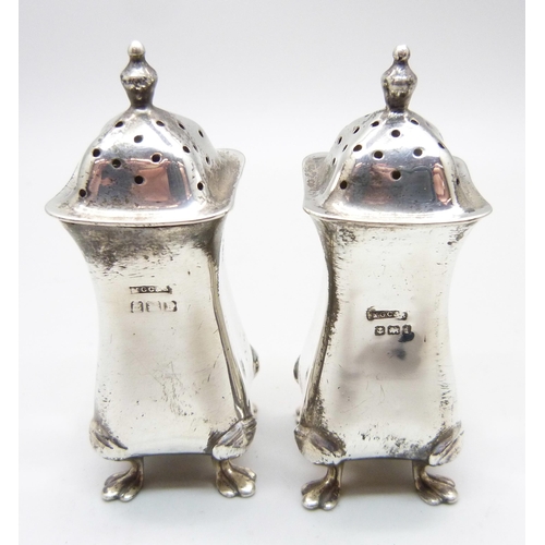 796 - A silver cruet set, Birmingham 1908/10, 99g