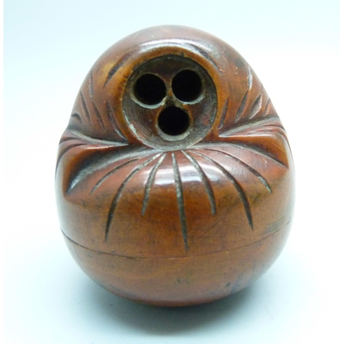 810 - A Cornish Serpentine carved model frog, a carved walnut with Buddha detail, a/f, and a Japanese scre... 