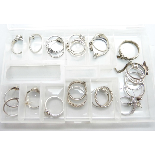 815 - Twenty-seven silver rings