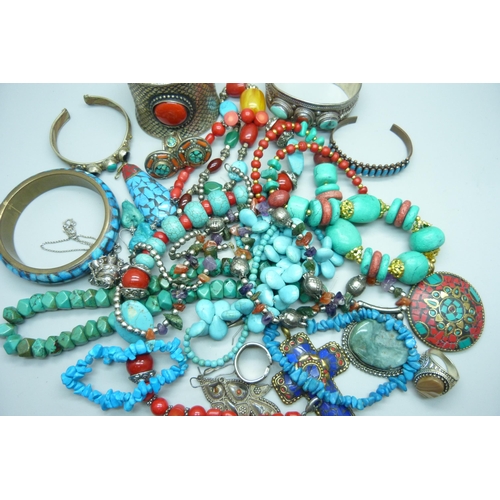 825 - A collection of costume jewellery including turquoise set