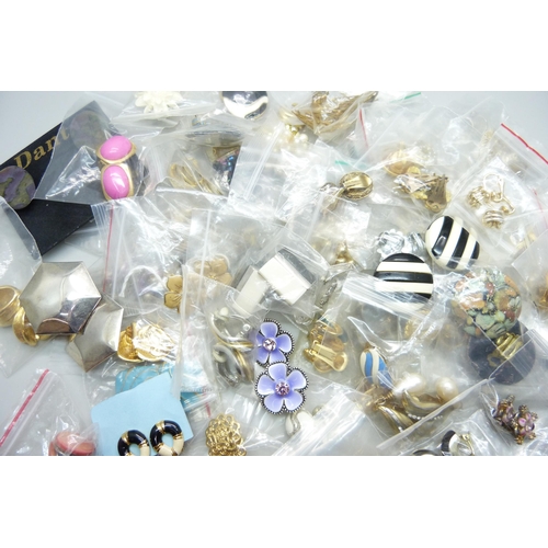 827 - Sixty pairs of clip-on earrings