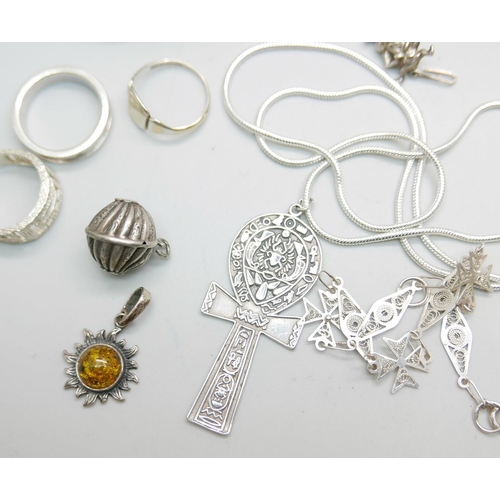 885 - Silver and white metal jewellery, 124g