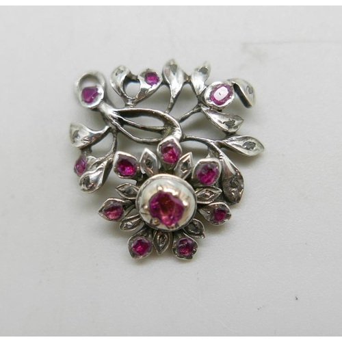 930 - An antique white metal, ruby and diamond pendant, 4.6g, 22mm wide