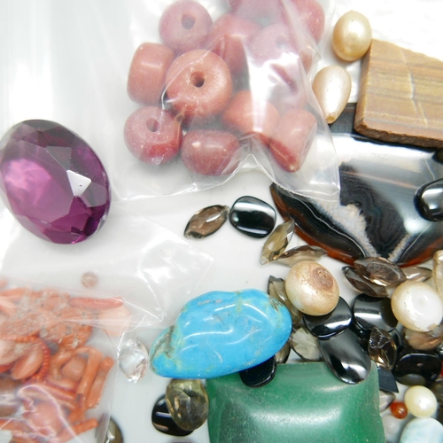 934 - Assorted gem stones including coral and coral colourd stones