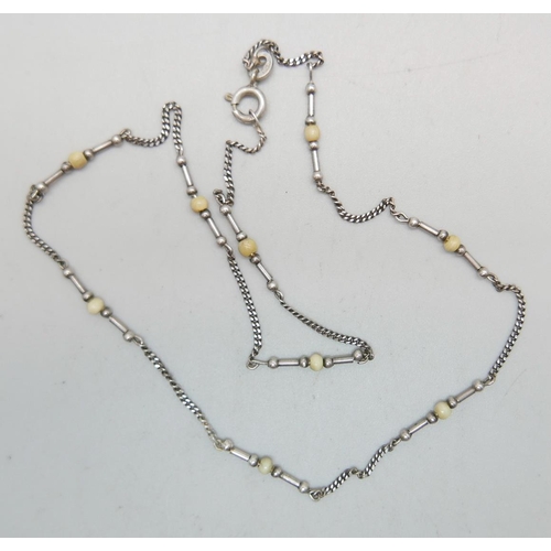 951 - A Malcolm Gray silver necklace, 39cm