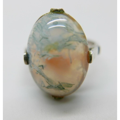 952 - A moss agate set silver ring, K/L, and earrings