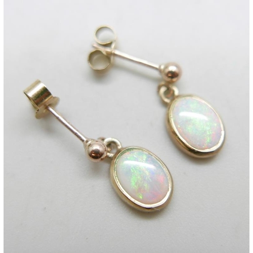 959 - A pair of 9ct gold and opal earrings