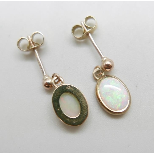 959 - A pair of 9ct gold and opal earrings