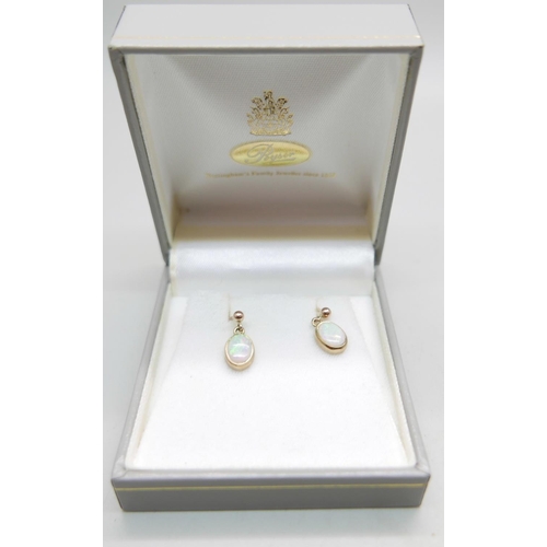 959 - A pair of 9ct gold and opal earrings