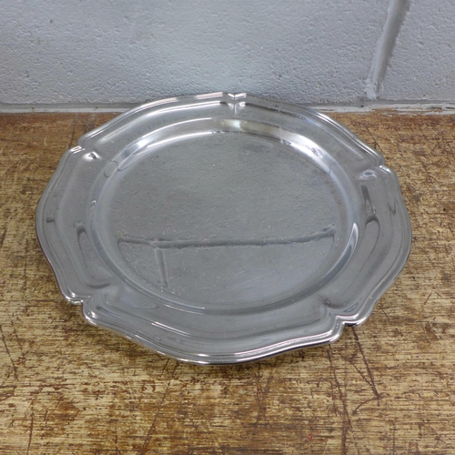 978 - A plated tray