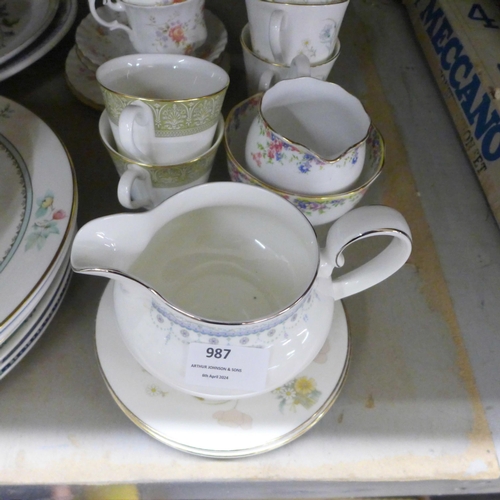 987 - Tea and dinnerware including various Royal Doulton **PLEASE NOTE THIS LOT IS NOT ELIGIBLE FOR POSTIN... 