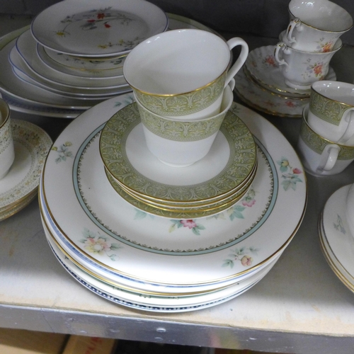 987 - Tea and dinnerware including various Royal Doulton **PLEASE NOTE THIS LOT IS NOT ELIGIBLE FOR POSTIN... 