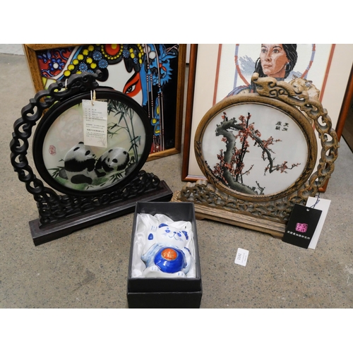 993 - A collection of oriental tourist trade items including screens, fan, porcelain cat, boxed and jade a... 