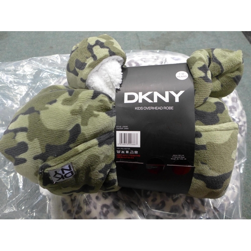 3157 - A quantity of kids DKNY overhead robes - mixed sizes. *This lot is subject to VAT