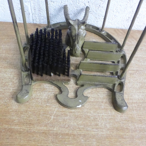 2100 - A horse head boot holder * this lot is subject to VAT