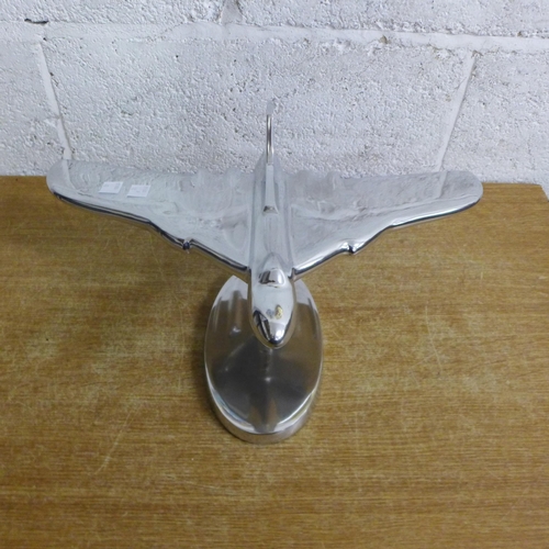 2141G - An aluminium Vulcan bomber model * this lot is subject to VAT