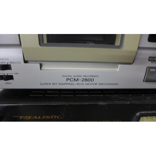 2173 - A Sony PCM-2800 super bit mapping/40.D motor mechanism digital audio recorder