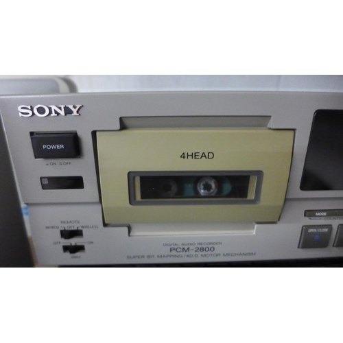 2173 - A Sony PCM-2800 super bit mapping/40.D motor mechanism digital audio recorder