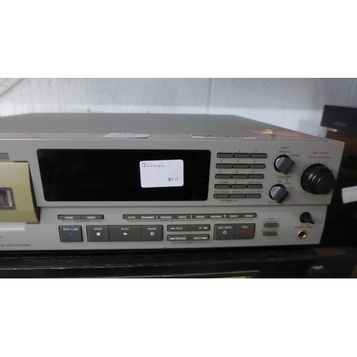 2173 - A Sony PCM-2800 super bit mapping/40.D motor mechanism digital audio recorder