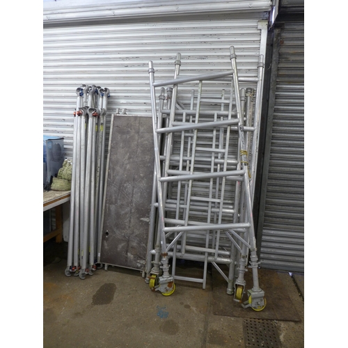 2219 - A Youngman (Boss 850 LDR4R) aluminium platform scaffold tower with 4 pairs of side sections 2-7m wor... 