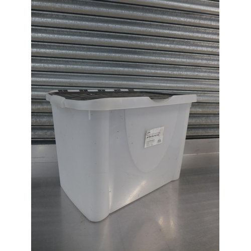 2262 - 12 Plastic storage boxes - various styles and sizes (12 with lids, 2 without)