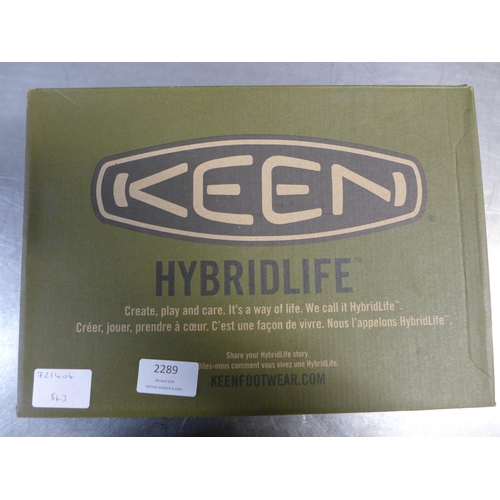 2289 - A pair of UK size small Keen hybrid trainer sandals in box