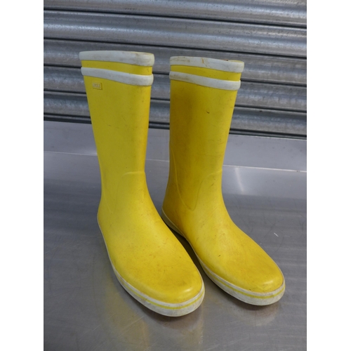 2295 - A pair of Aigle size UK 7 sunshine yellow Wellington boots - in box