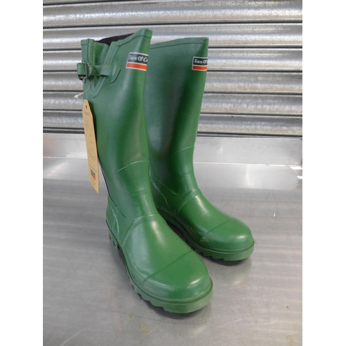 2296 - A pair of Town and Country green high top Wellington boots - size UK 6 - unworn in box