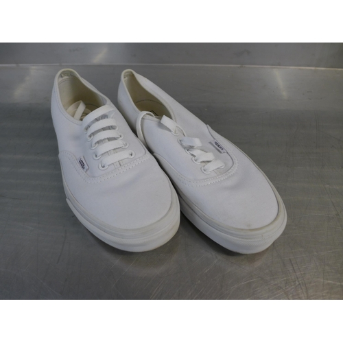 2297 - A pair of Vans white lace up trainers - UK size 6 - in box