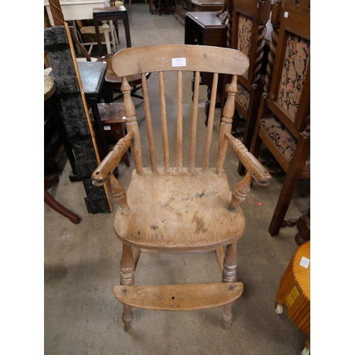 184 - A Victorian elm and beech child's high chair