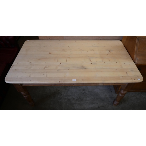 178 - A Victorian style pine kitchen table