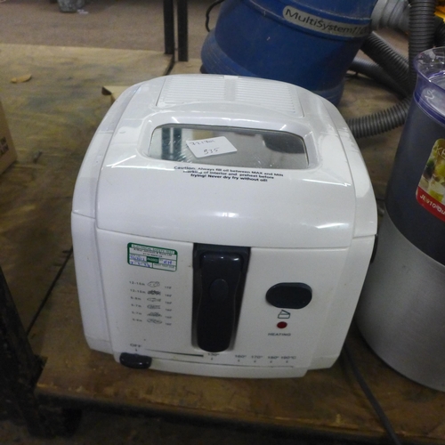 2353 - A Kenwood JE910 quick and clean fruite juices and an unbranded deep fat fryer