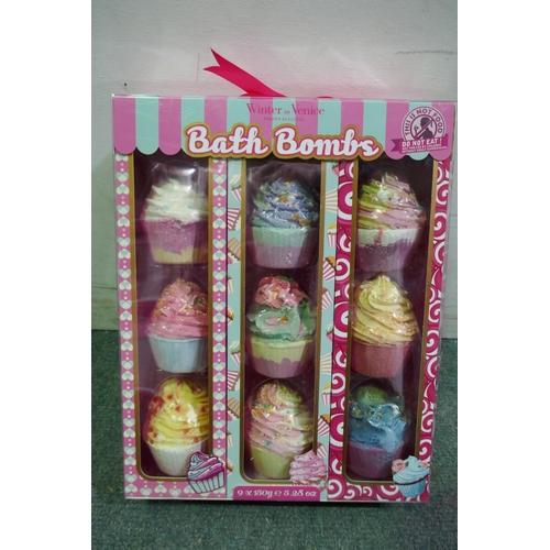 3307 - 4 Winter In Venice Cupcake Bath Bomb Sets (317-421) *This lot is subject to VAT