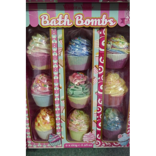 3307 - 4 Winter In Venice Cupcake Bath Bomb Sets (317-421) *This lot is subject to VAT