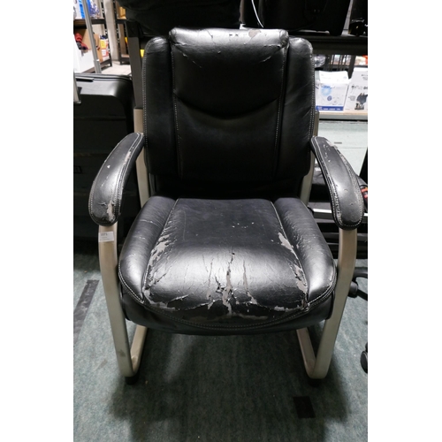 3371 - Black Bonded Leather Guest Chair - Worn/ Damaged (317-227) *This lot is subject to VAT