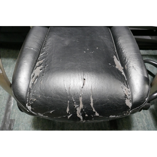 3371 - Black Bonded Leather Guest Chair - Worn/ Damaged (317-227) *This lot is subject to VAT