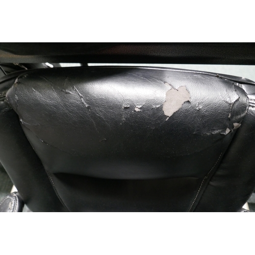 3371 - Black Bonded Leather Guest Chair - Worn/ Damaged (317-227) *This lot is subject to VAT