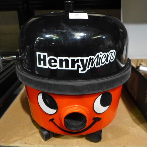 3016 - Henry Micro Hi-Flo Vacuum Cleaner (no pipes/accessories) - Model 900671/Hvr200M  , Original RRP £139... 