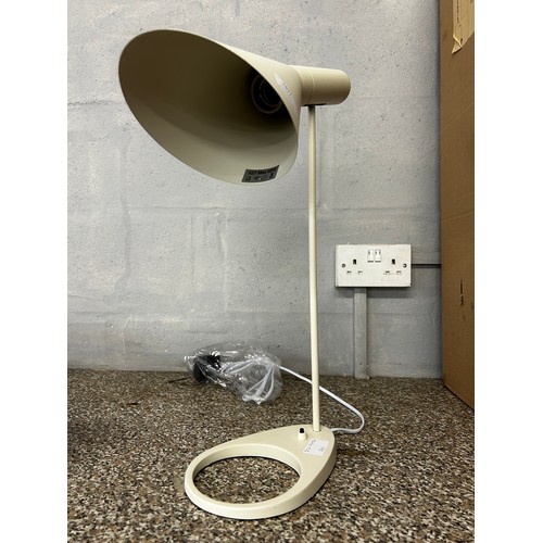 1477 - An Arne Jacobsen style white table lamp