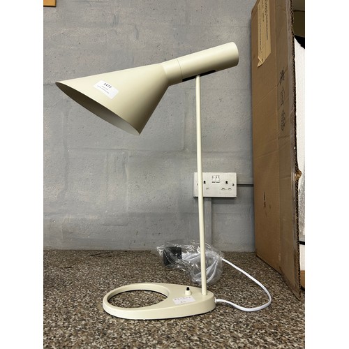 1477 - An Arne Jacobsen style white table lamp