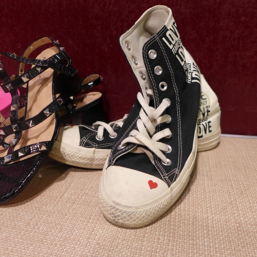 3119 - Four pairs of mixed ladies footwear inc Tommy Hilfiger, Converse (uk 6.5/7)