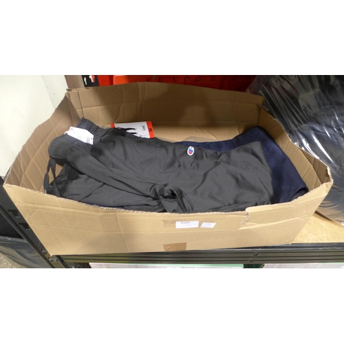 3185 - Small assortment of Men's trousers inc: Champion & Armani, mixed sizes/styles etc. *This lot is subj... 