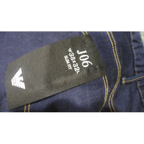 3185 - Small assortment of Men's trousers inc: Champion & Armani, mixed sizes/styles etc. *This lot is subj... 