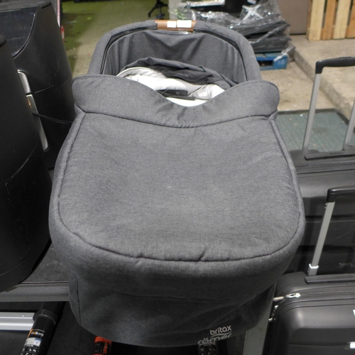 3256 - Britax Strider carrycot, Original RRP £199.99 + VAT  (316-361) *This lot is subject to VAT