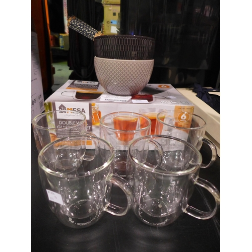 3285 - 2x Ramen Bowls Wtih Chop Sticks and 5x Mesa Double Wall Mugs  (317-416,426) *This lot is subject to ... 